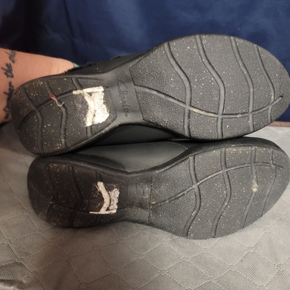 NWOT.  Clarks Roseville Collection Clogs. Size 9.  (510) - Picture 8 of 8